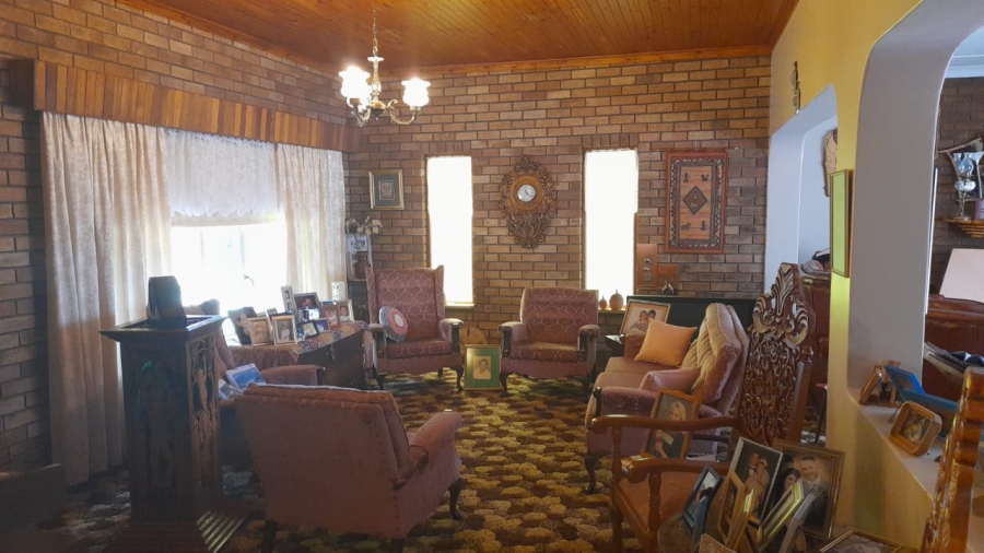 5 Bedroom Property for Sale in Hartbeesfontein North West